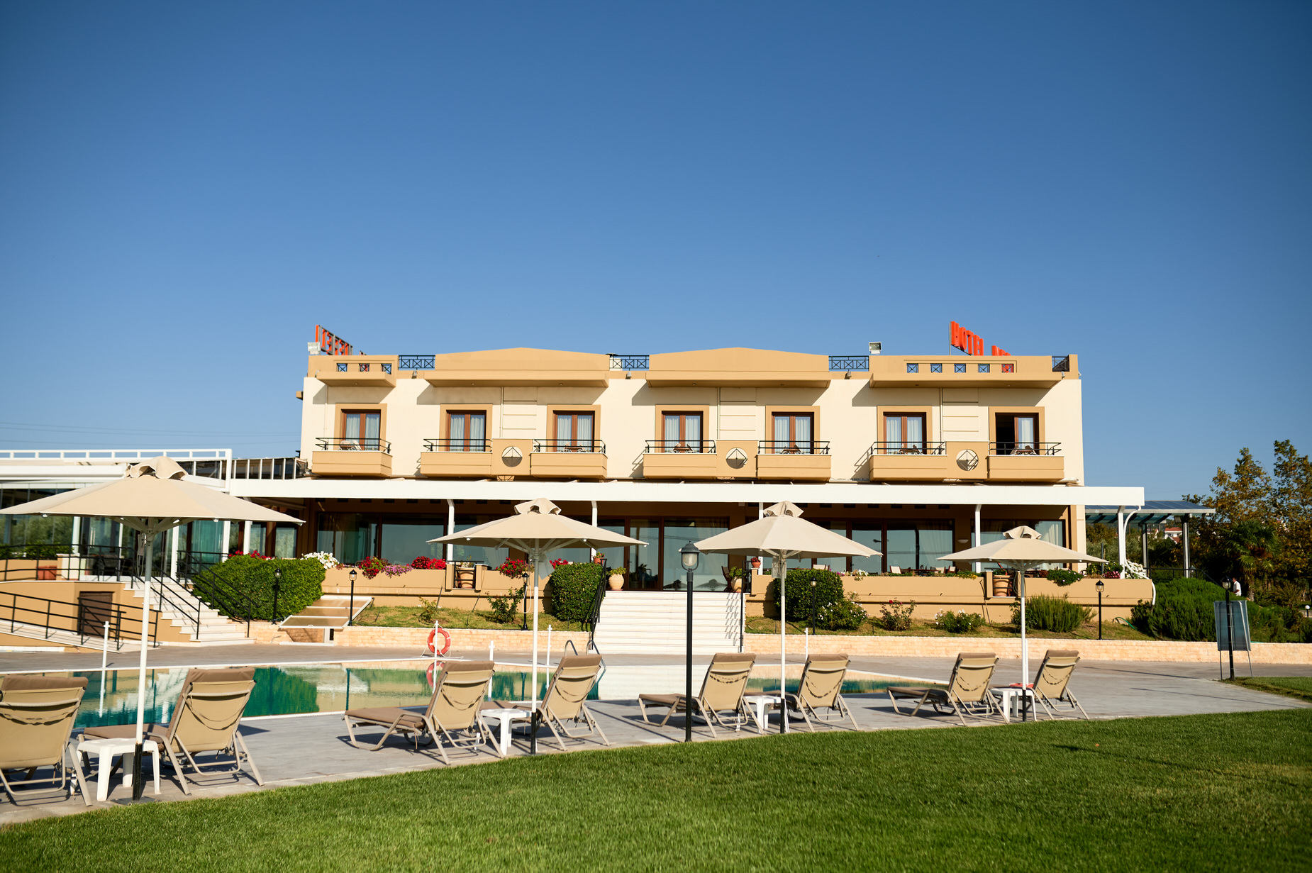Nefeli Hotel